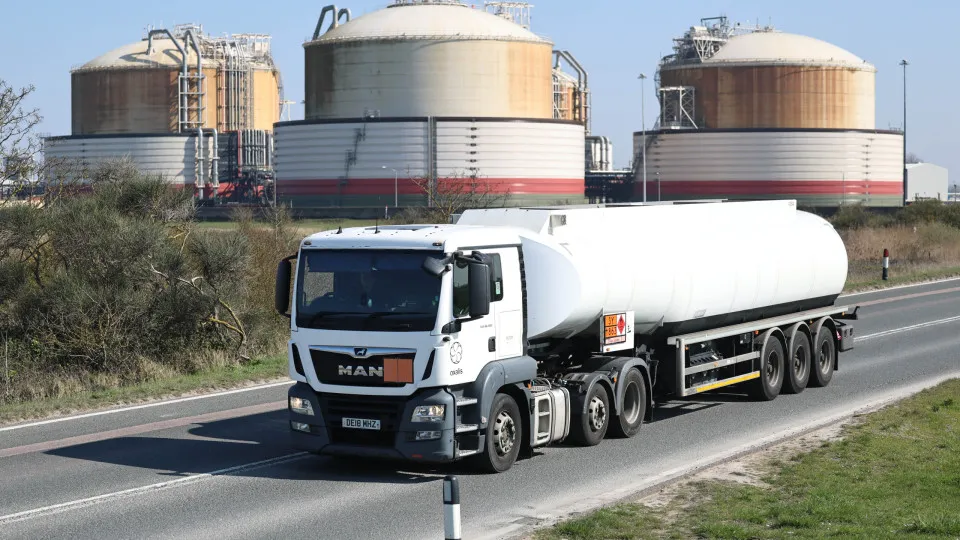 Cotação do Brent para entrega em julho baixa 0,37% para 93,94 dólares