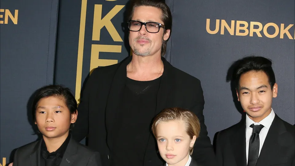 Filho de Brad Pitt e Angelina Jolie retira oficialmente apelido do pai