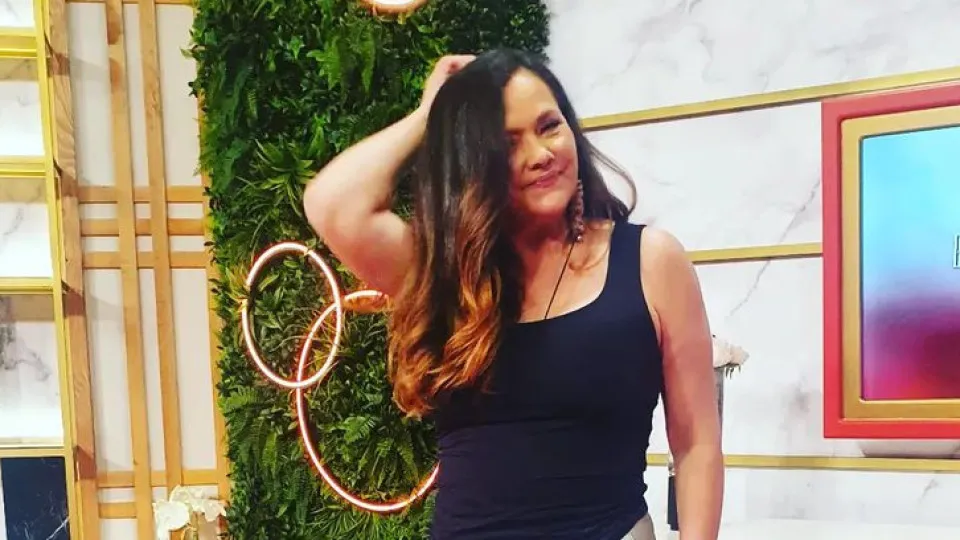 Atriz Helena Laureano revela que perdeu 12 quilos. "Mais confiante"