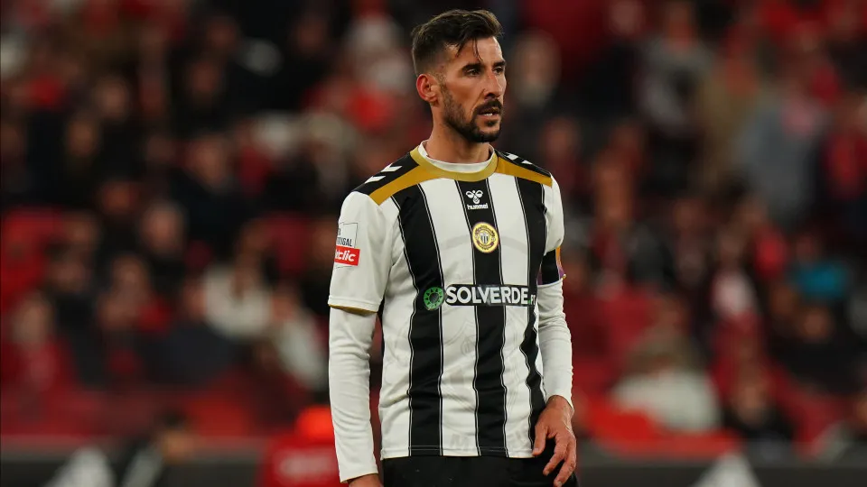 Oficial: João Aurélio anuncia final da carreira aos 37 anos