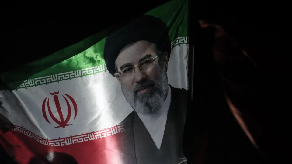 Irão prepara funerais de Ali Khamenei meses após a sua morte