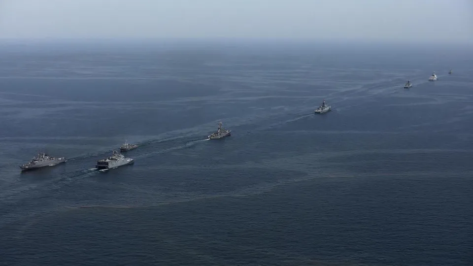 EUA dizem ter intercetado navio que tentava chegar a porto iraniano