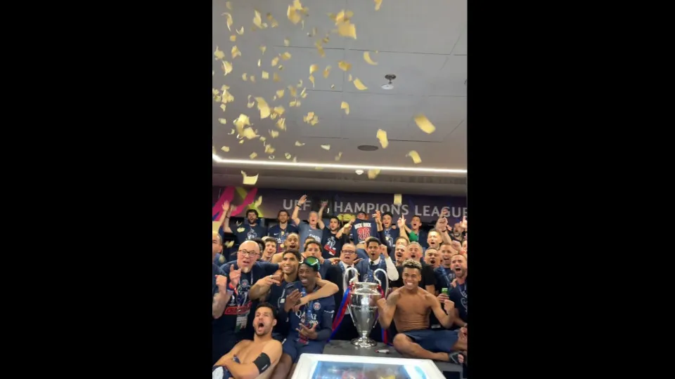 PSG leva festejos para o balneário, com Gonçalo Ramos em destaque