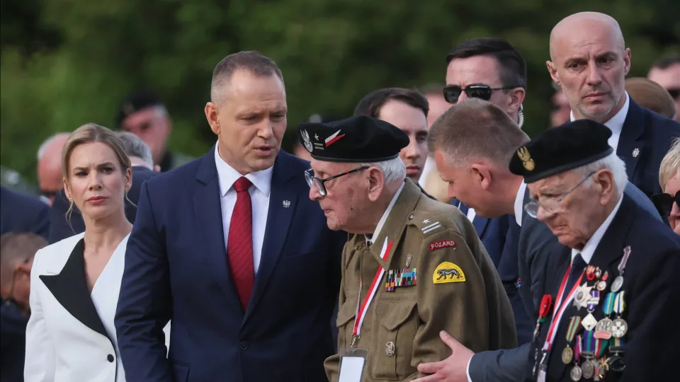 Polónia rejeita adesão de Kyiv à UE por homenagear colaborador nazi