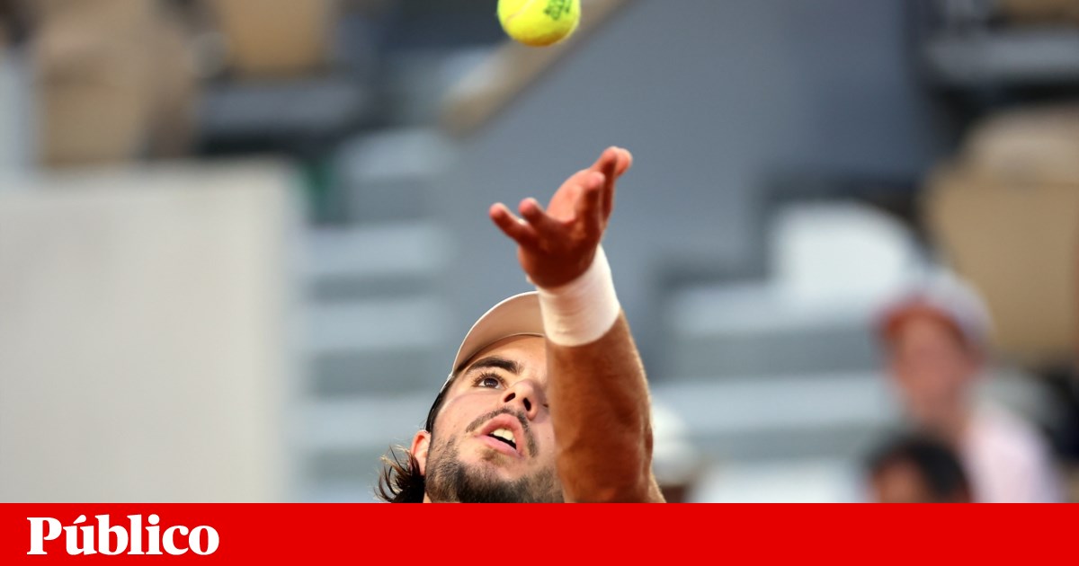 Aventura de Jaime Faria em Roland-Garros terminou em cinco <em>sets</em>