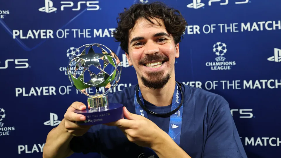 Vitinha declara-se à família após troféu: "Significa tudo..."