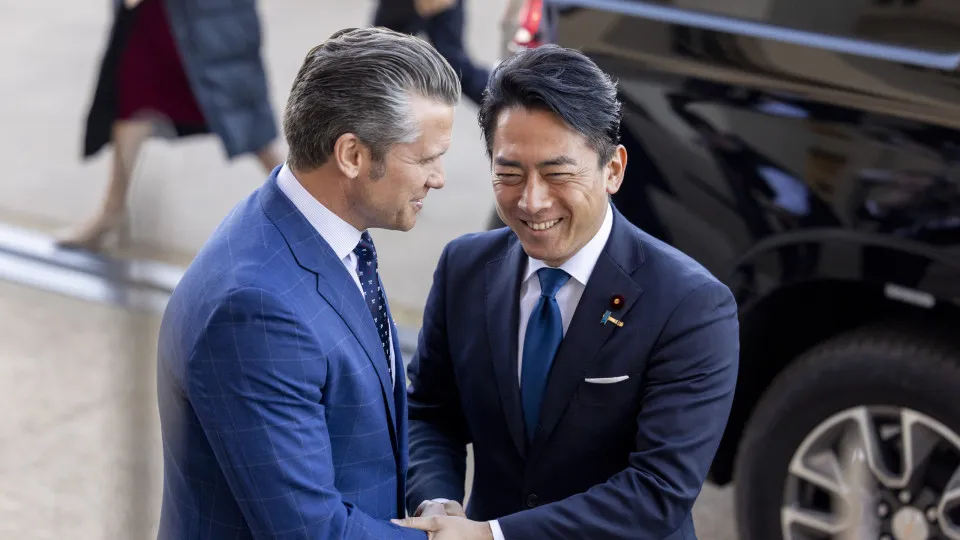 EUA e Japão comprometem-se a acelerar produção de mísseis