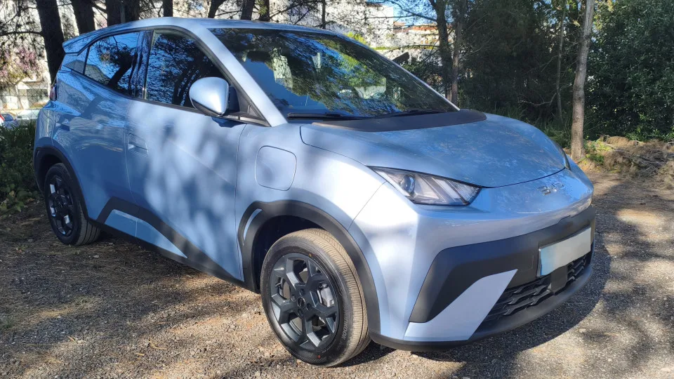 Conduzimos o BYD Dolphin Surf, um "golfinho" que gosta das cidades