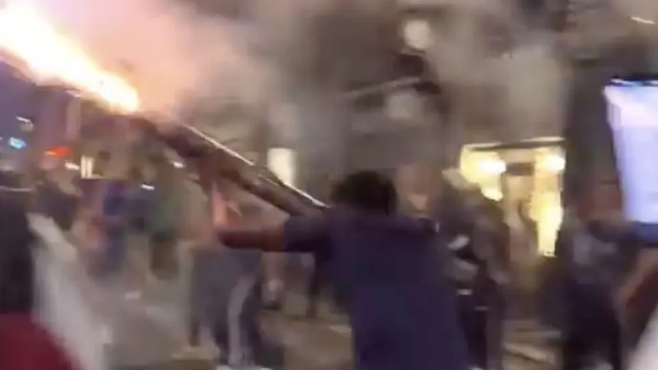 Fogo, destruição e muito mais. Cenário de terror nos festejos do PSG