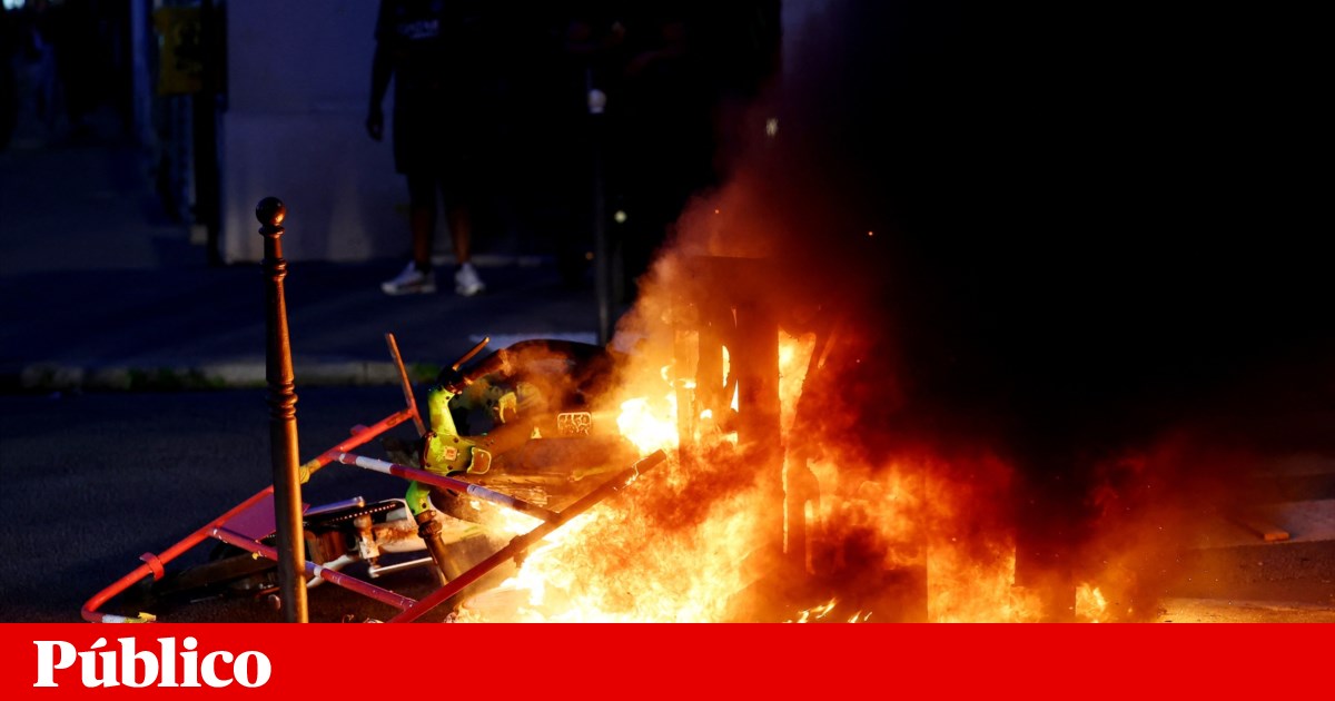 Festejos do PSG manchados por violência e vandalismo em Paris. Há 400 detidos em todo o país