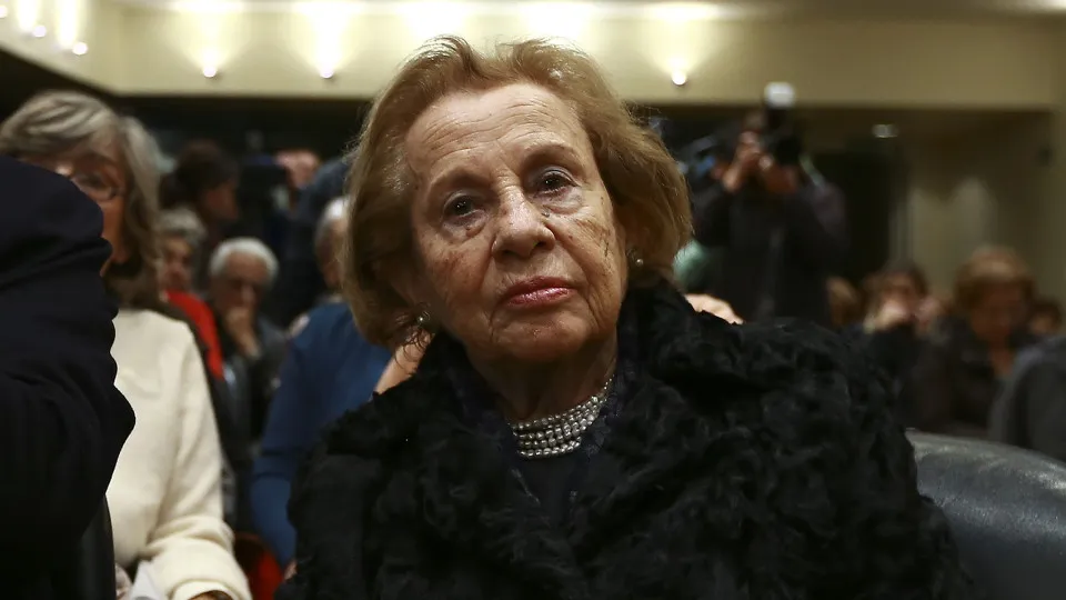 Livro sobre Maria Barroso destinado a jovens chega às bancas na 2.ª-feira