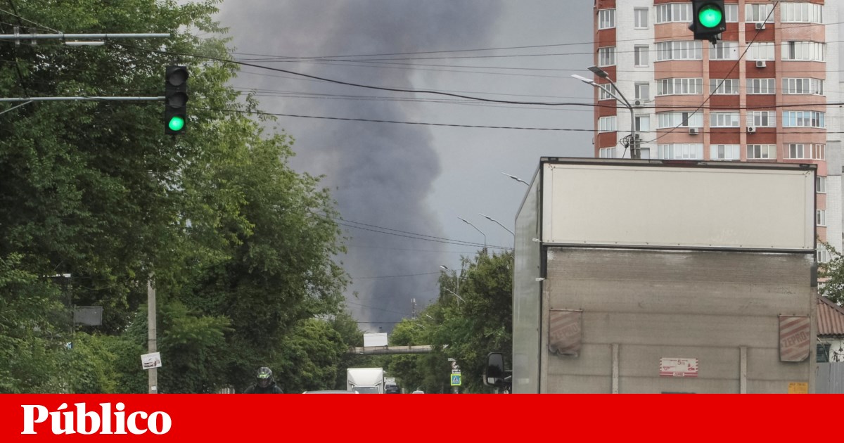 Ataques aéreos russos fazem pelo menos cinco mortes na Ucrânia. Kiev aponta a refinaria