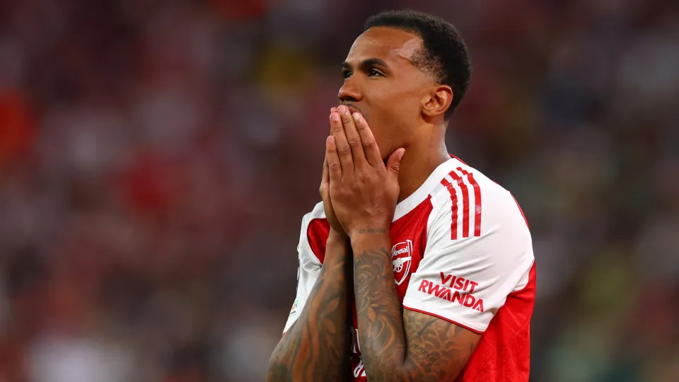 Gabriel Magalhães quebra silêncio após penálti falhado frente ao PSG