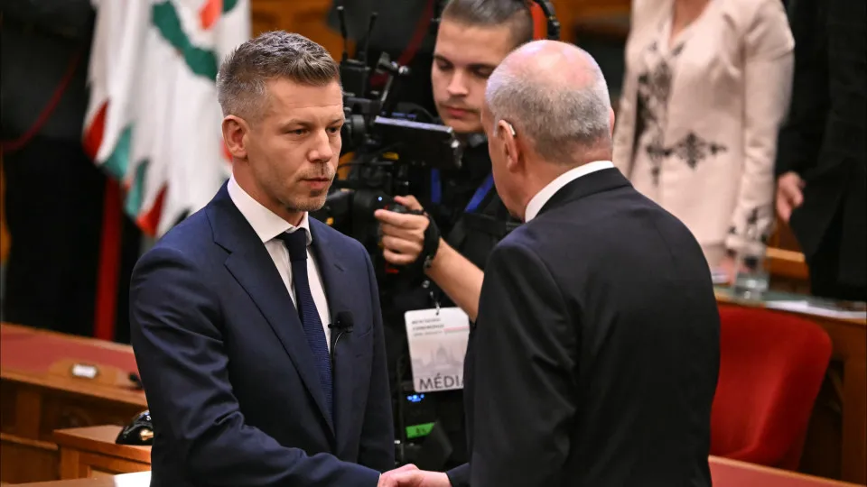 Magyar dá ao presidente da Hungria até à meia-noite para se demitir