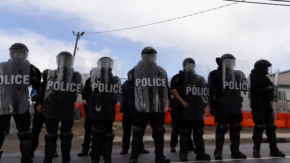 Decretado recolher obrigatório perto de centro de detenção de Nova Jérsia