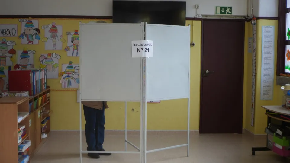 Estudo propõe redesenhar círculos eleitorais e permitir voto direto