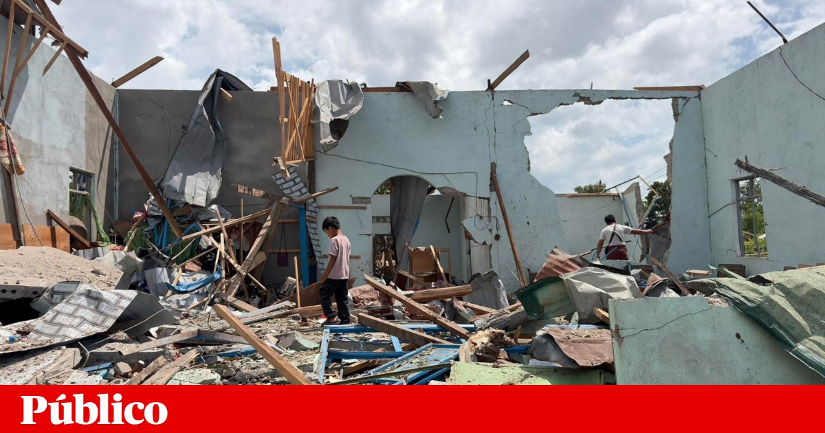 Pelo menos 55 mortos na Birmânia após explosão num depósito de armas