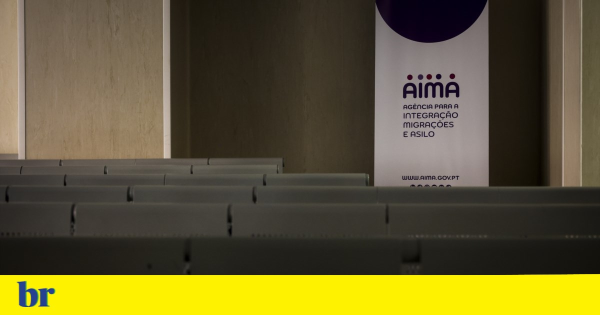 Imigrantes enfrentam mais uma greve na AIMA. Paralisação será de uma semana