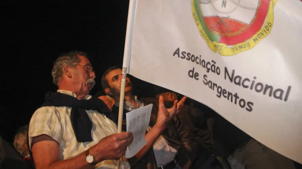 Sargentos criticam "medidas superficiais" para recrutar jovens