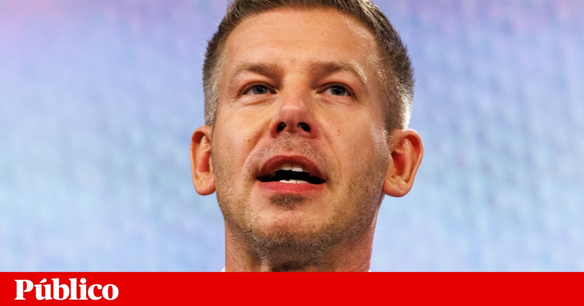 Magyar anuncia que irá mudar a Constituição para afastar o Presidente da Hungria