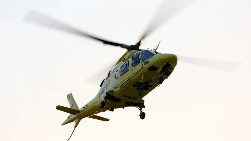 Autoridades suspeitam de condução perigosa em colisão frontal na A25