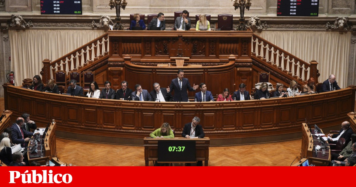 Montenegro levou 66 diplomas ao Parlamento num ano, recorde é do Governo de Passos
