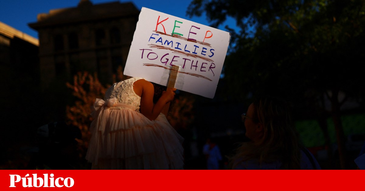 Migrantes processam EUA por condições desumanas no maior centro de detenção do país