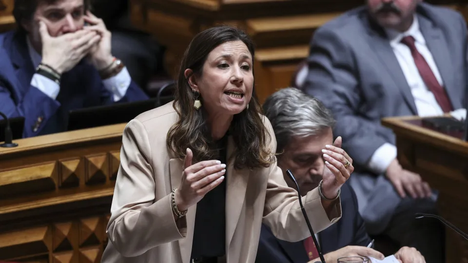 Constituição? IL acusa Chega de "número mediático" após acordo com PSD
