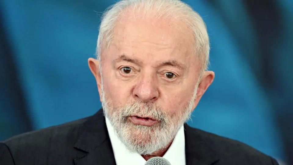 Após anúncio de novas tarifas, Trump elogia adversário de Lula