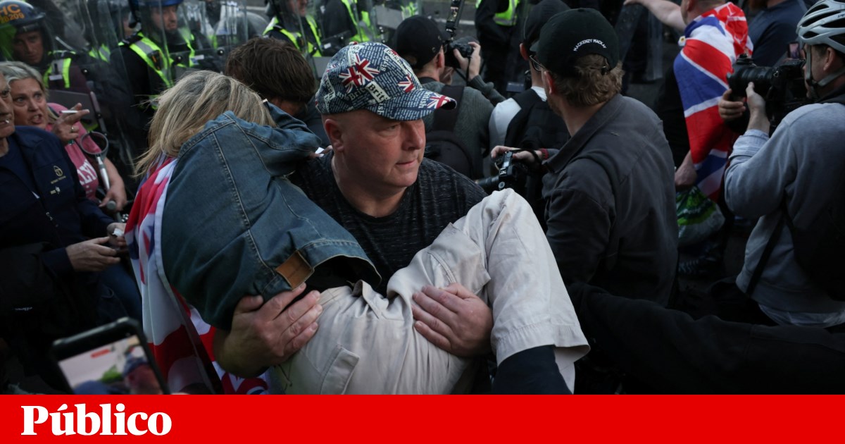 Ministra do Interior britânica condena protestos por morte de estudante algemado