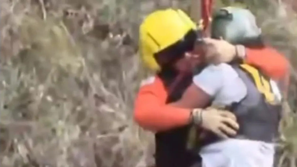 Resgatada após 24h em penhasco. Ex empurrou-a: "Senti que não ia morrer"