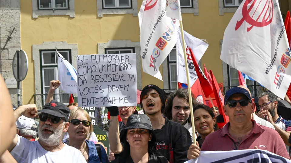 Seis detidos após confrontos entre manifestantes e polícia junto à AR
