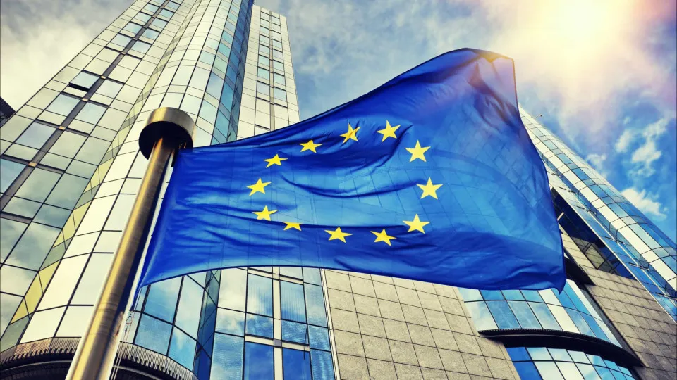 UE procura reduzir dependência tecnológica dos EUA e China