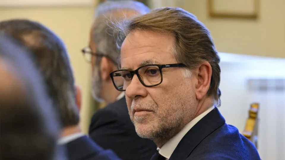 "Status quo do 'parado paradinho' é um cancro que nós temos"