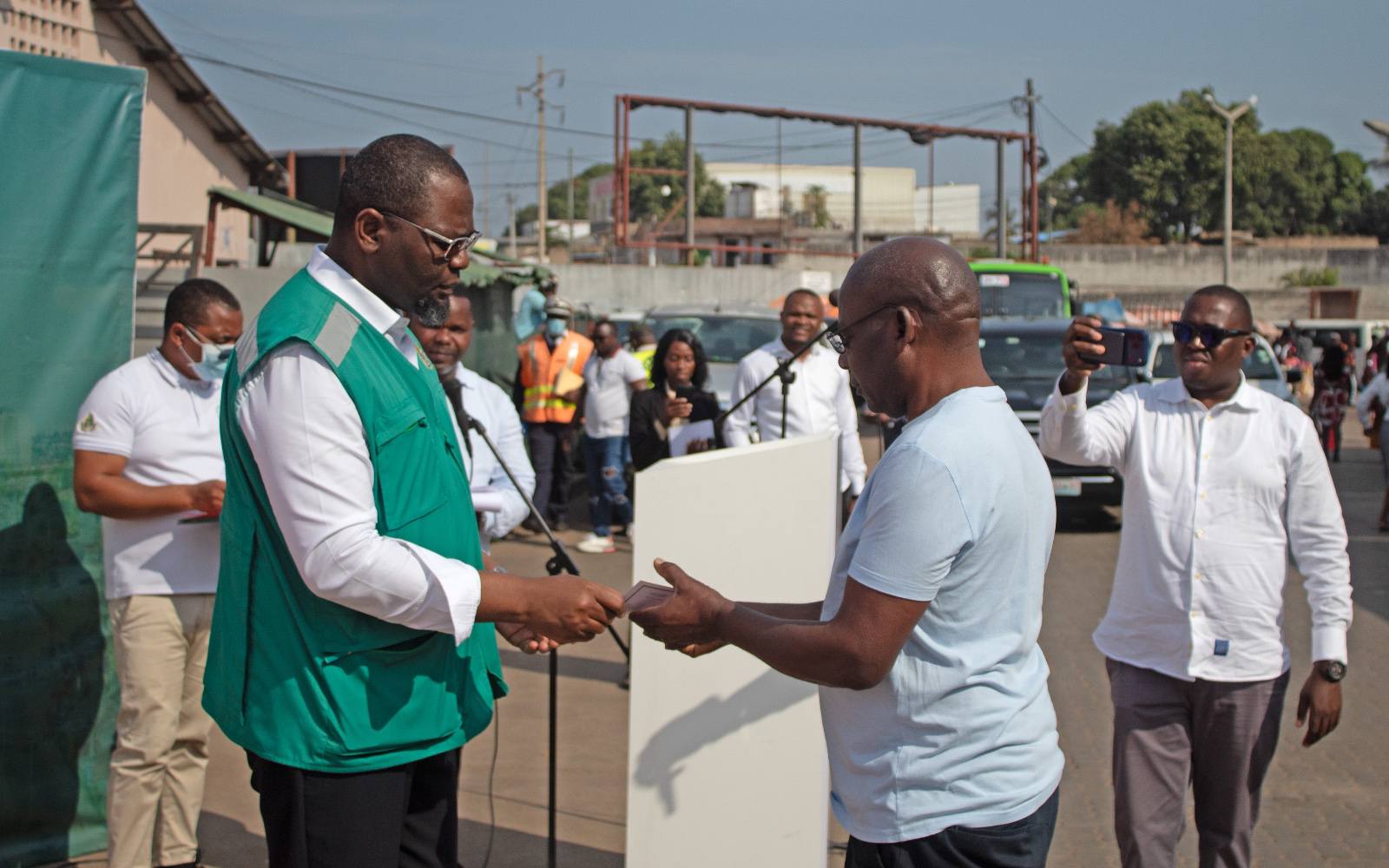 Entregues 441 licenças no âmbito do licenciamento massivo e gratuito dos transportadores semi-colectivos de Maputo