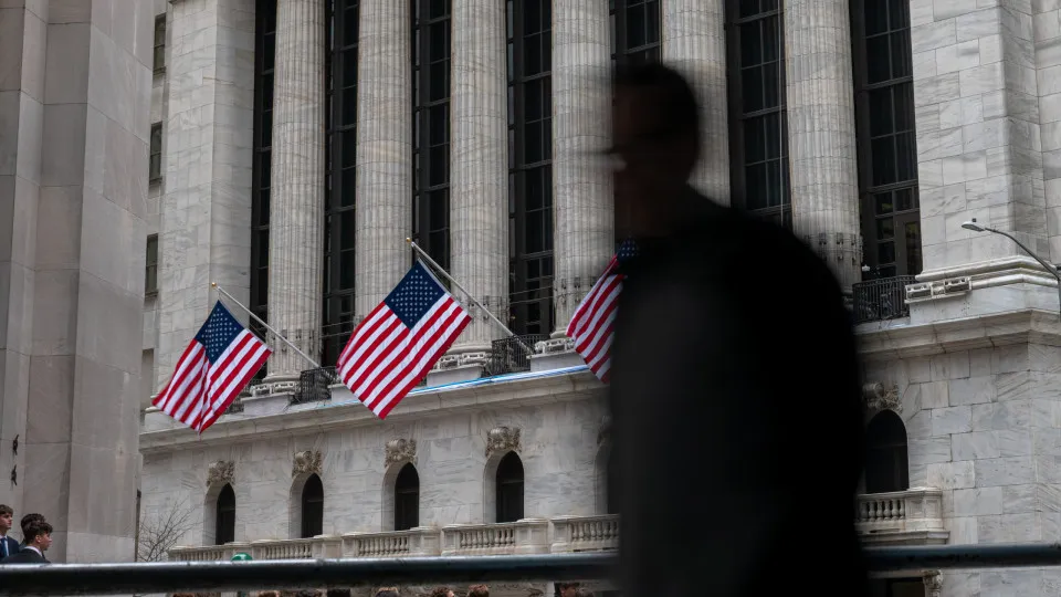 Bolsa de Nova Iorque abre mista com tecnológicas a pesar
