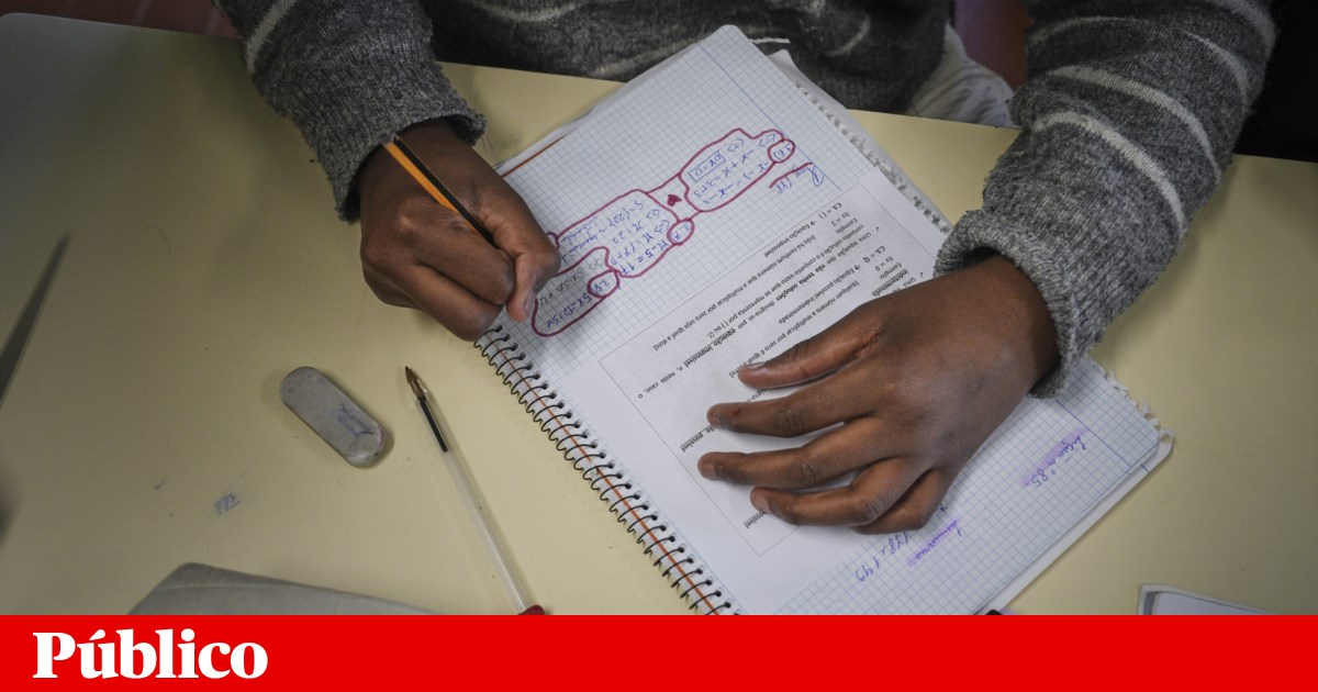 Pais acusam professora de discurso de ódio, escola abre averiguações após novas queixas