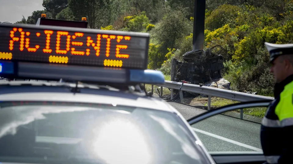 Homem de 68 anos morre em despiste de mota no IP4