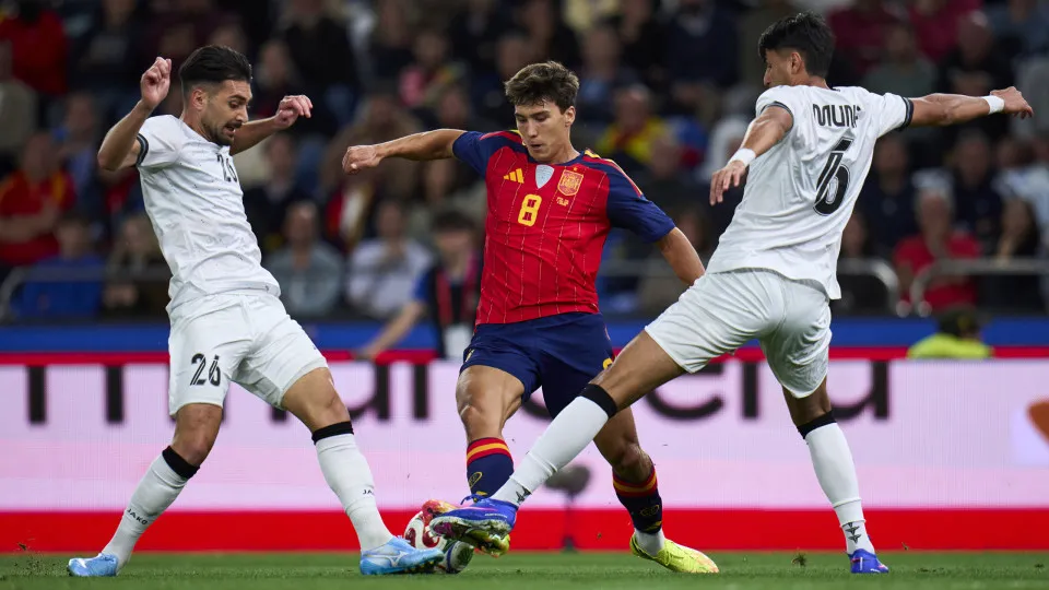 Costa do Marfim surpreende França antes do Mundial. Espanha empata