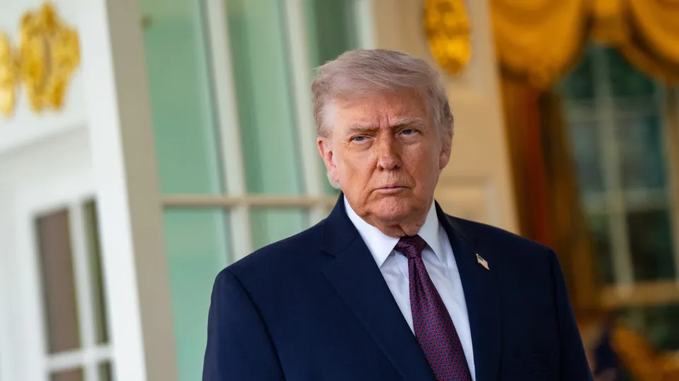 Trump anuncia 700 milhões de dólares para carvão e gera críticas