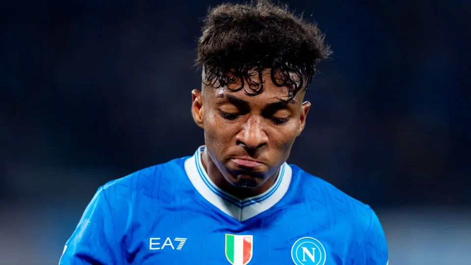 Oficial: Napoli aciona cláusula e compra Alisson ao Sporting