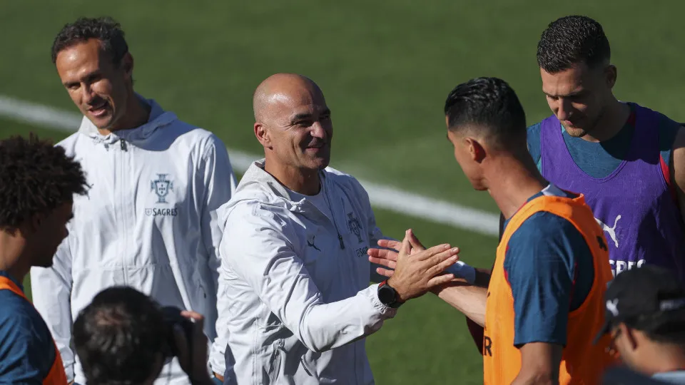 EM DIRETO: A conferência de imprensa de Roberto Martínez e Samu Costa