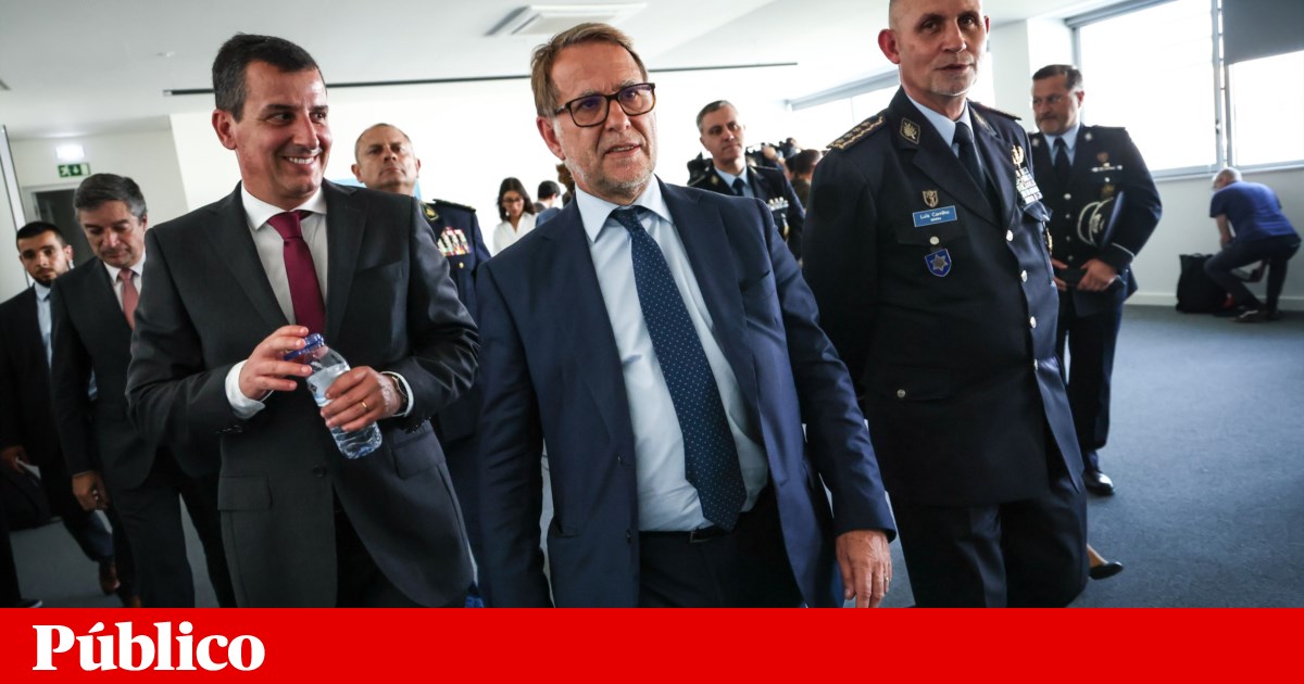 Três detidos no Parlamento em liberdade. Advogados alegam excesso de violência policial