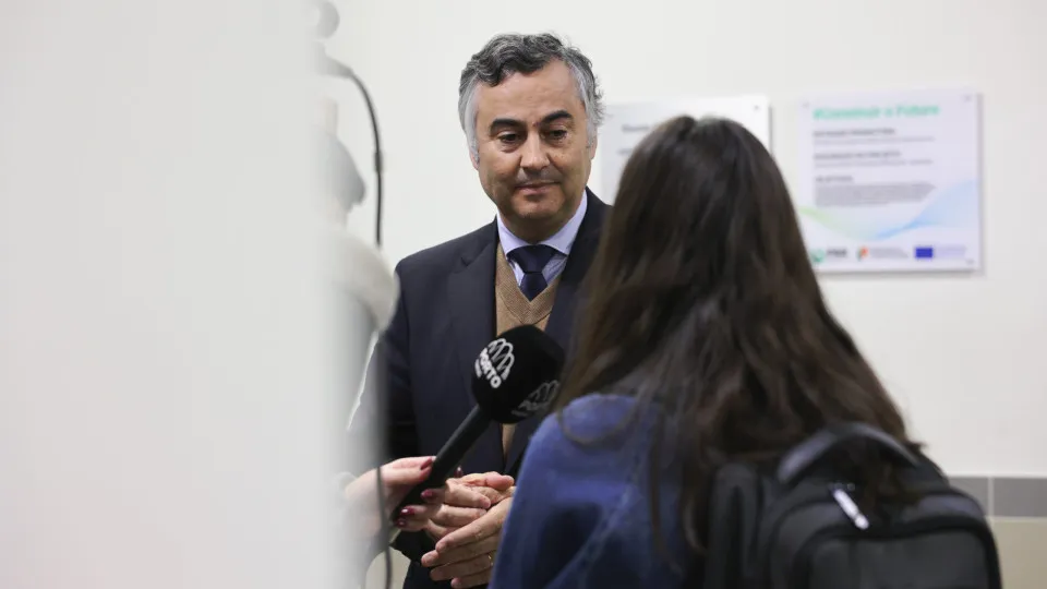 Colocados mais de 5.400 professores em zonas com maior carência
