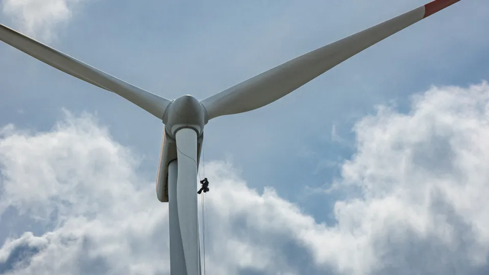 Estudo: Europa investe pouco em energia eólica e renovação de edifícios