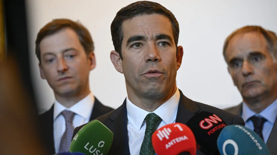 Política migratória de Espanha? "Como se estivéssemos a convidar ilegais"