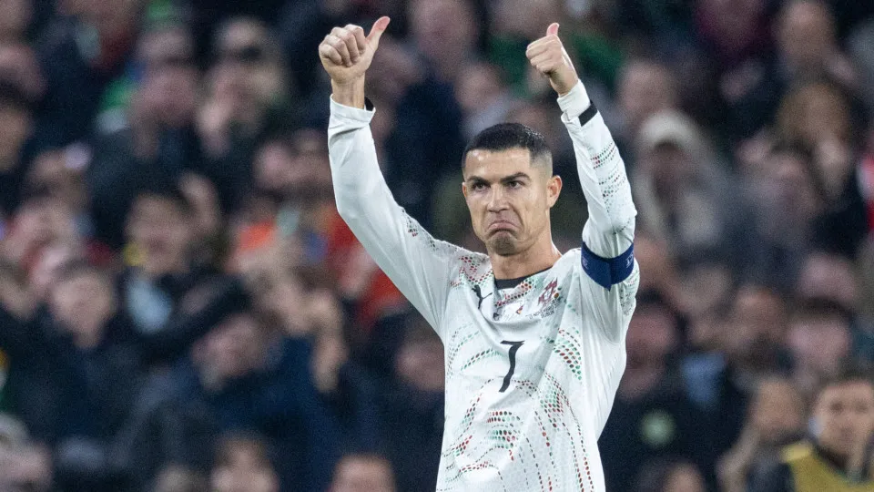Sem espaço para Cristiano Ronaldo no melhor 11 de sempre de Alan Shearer
