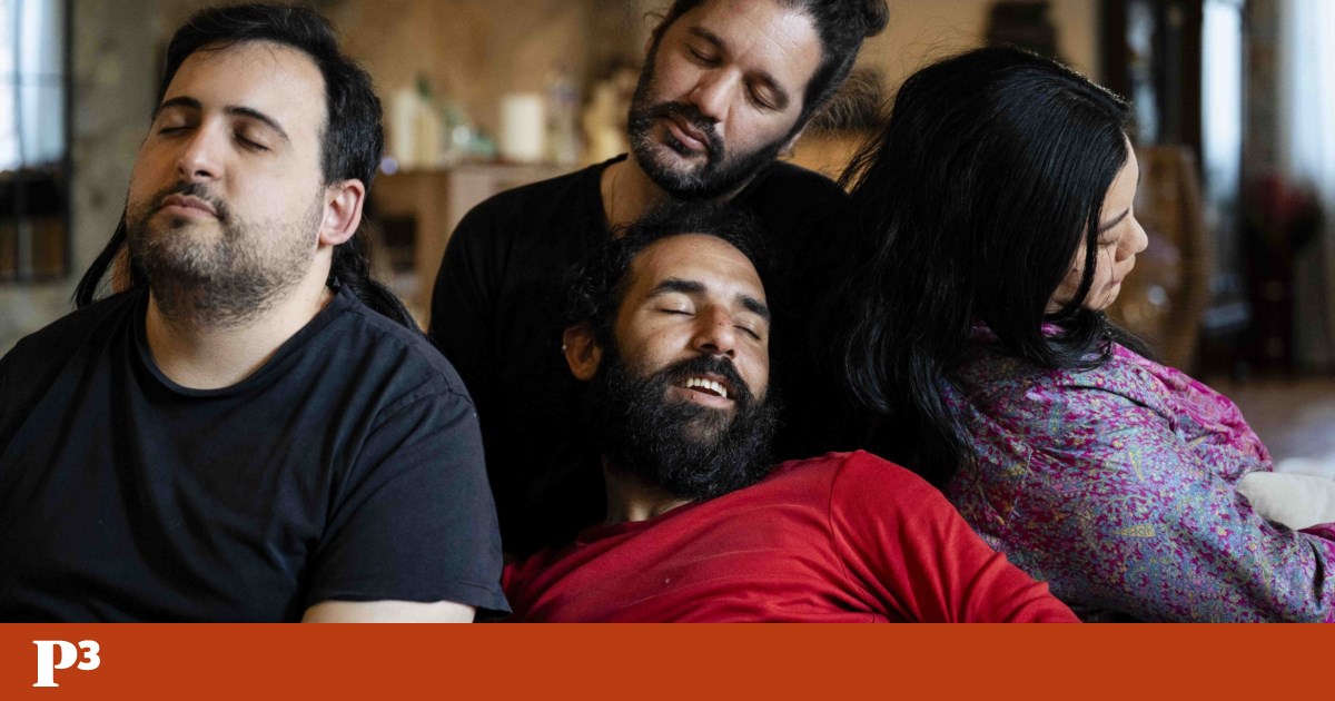 Festinhas, mimos e abraços entre gente que se entranha: assim é uma Cuddle Party