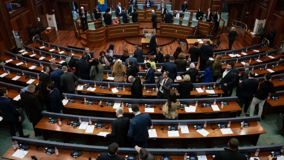 Confirmada vitória nacionalista no Kosovo mas sem maioria absoluta