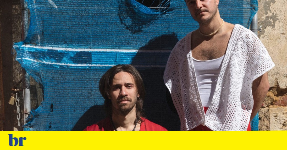 Música, imigração e poesia marcam estreia do duo brasileiro TeuMarulo em disco